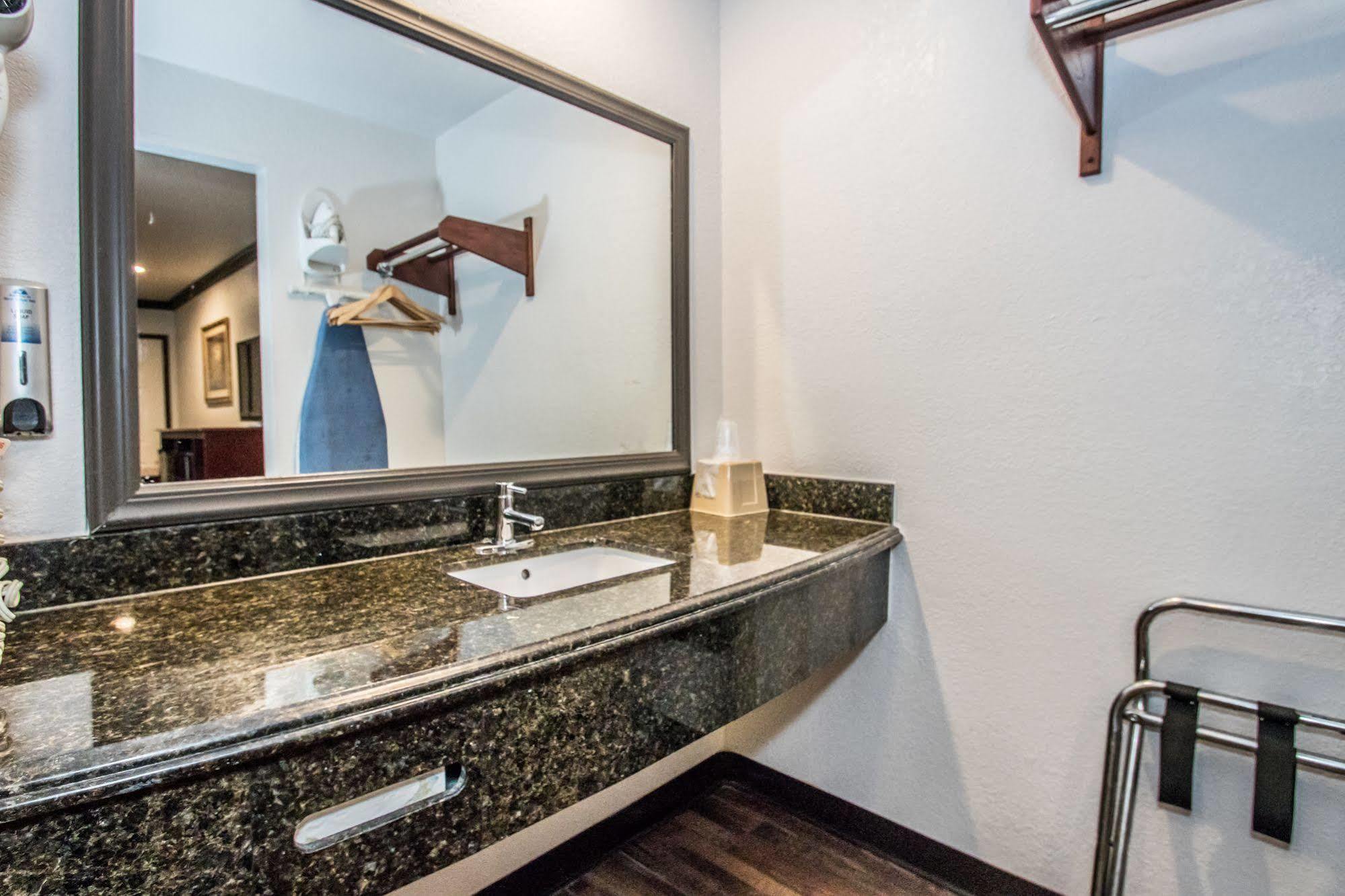 Americas Best Value Inn Fort Worth Zewnętrze zdjęcie