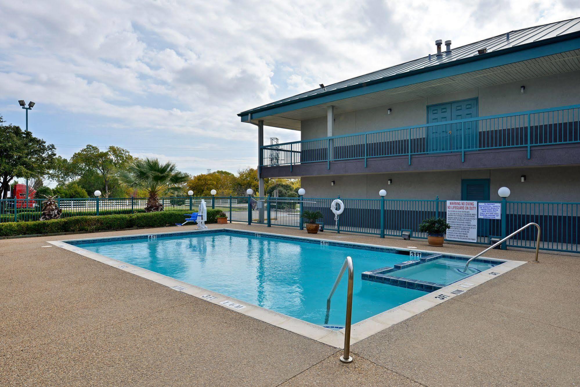 Americas Best Value Inn Fort Worth Zewnętrze zdjęcie