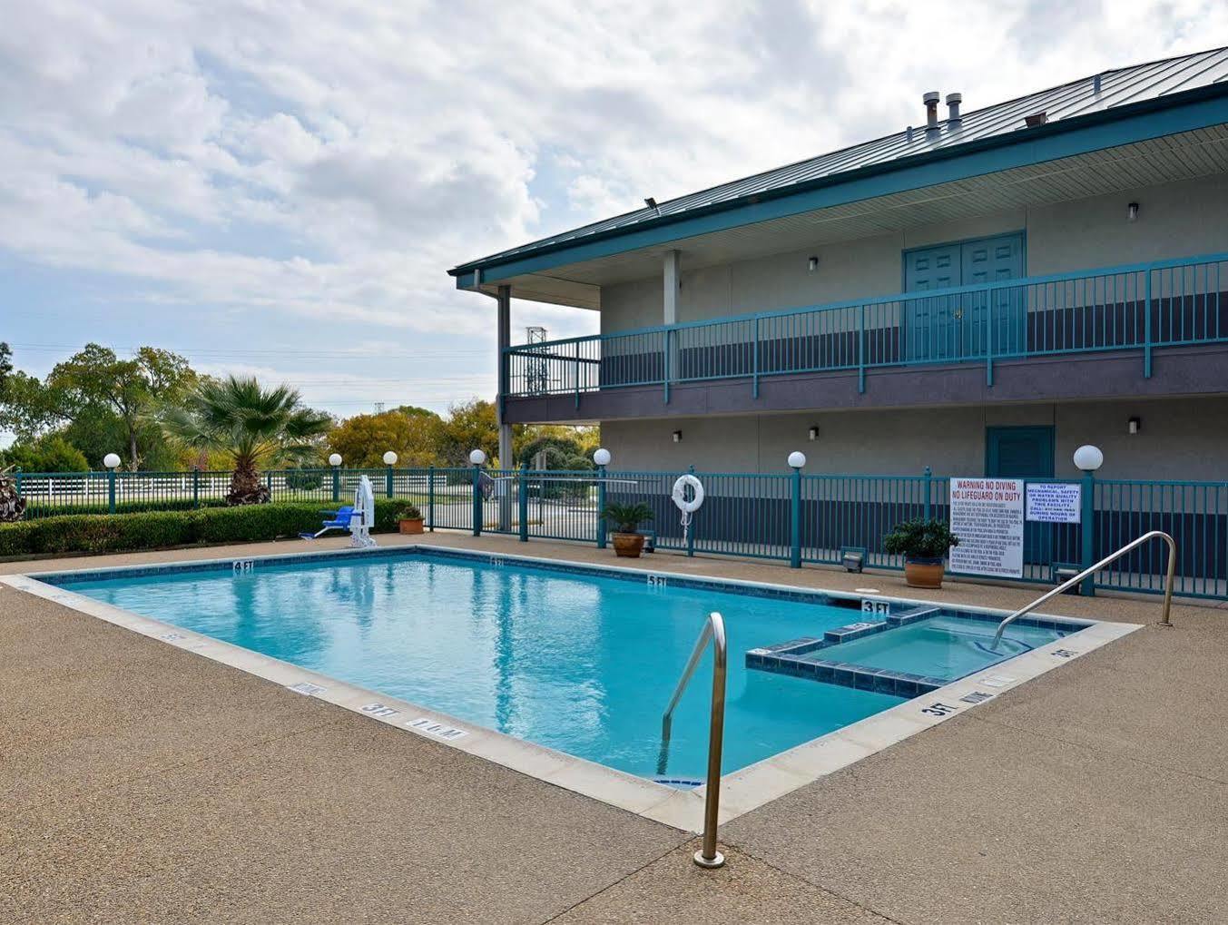 Americas Best Value Inn Fort Worth Zewnętrze zdjęcie